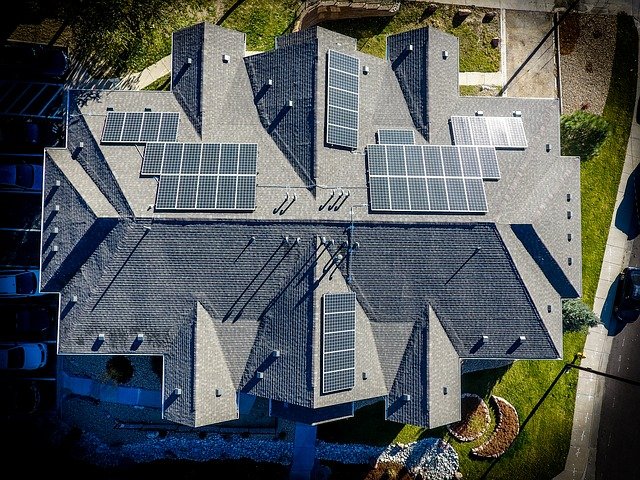 solární panely na vile.jpg